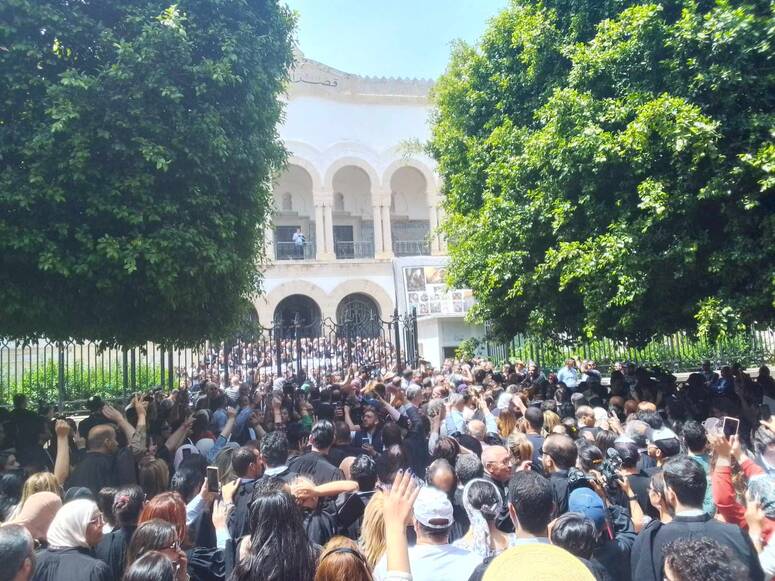  أمام قصر العدالة : المحامون التونسيون ينفذون وقفة احتجاجية